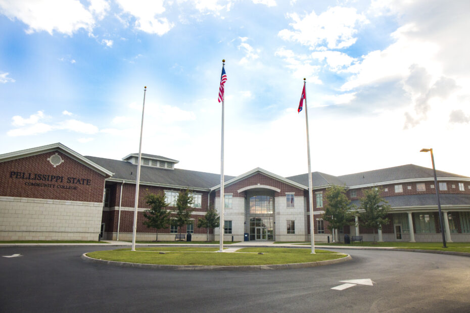 front entrance of Blount County Campus building