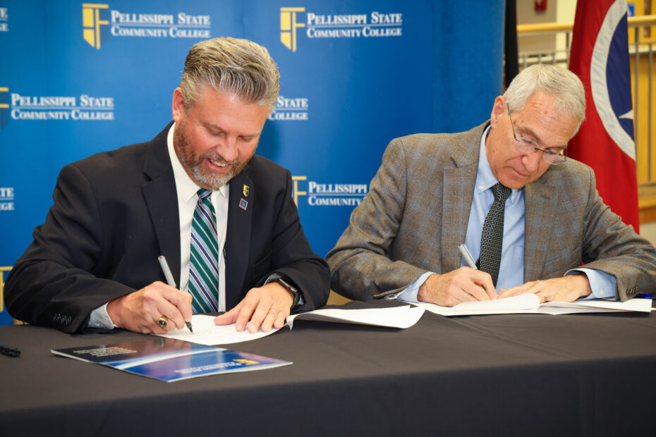 Dr. Wise and Jeff Smith sign MOU between Pellissippi State and ORNL to offer a Chemical Radiation Technology pathway on May 31, 2023.