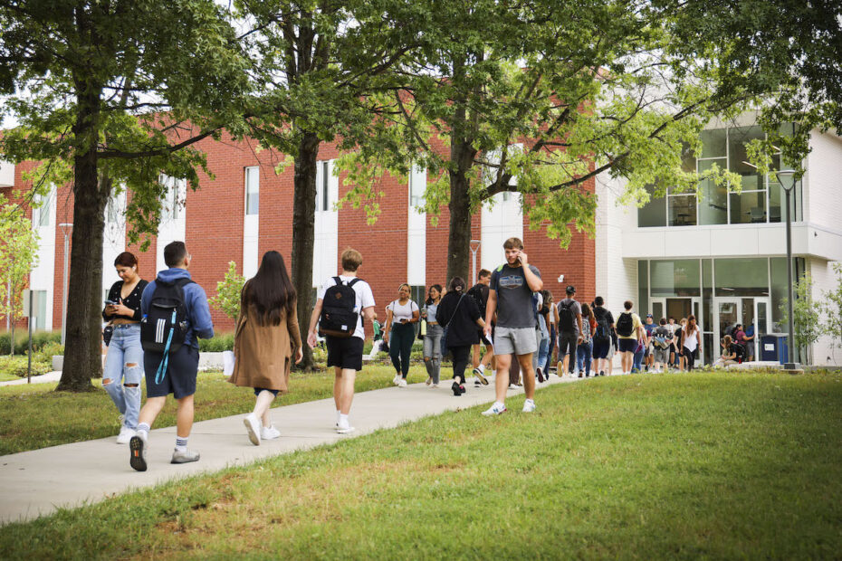 Students walk between Goins and Haslam buildings on Pellissippi State's Hardin Valley Campus - fall 2023